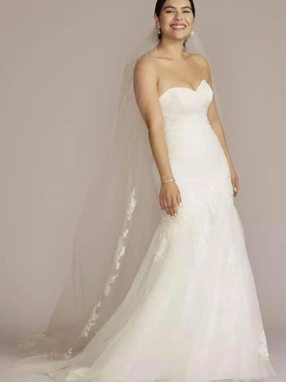WEDDING DRESS - Picture 2 of 3